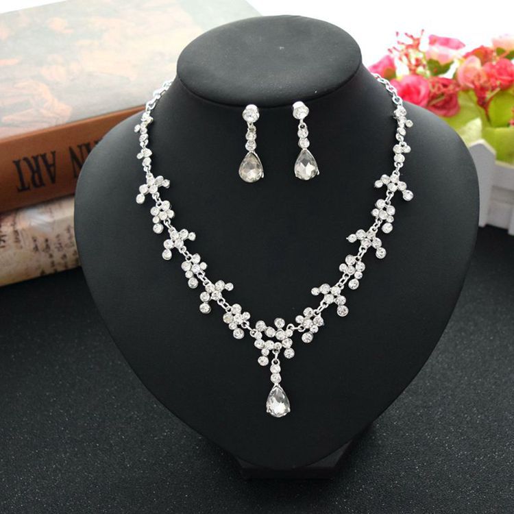 A Free Agent On Behalf Of The Bride Accessories Two Sets Of European And American Foreign Trade Dress Pendant Necklace Set